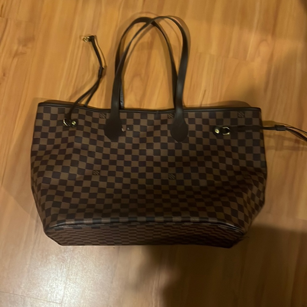 LV NeverFull look at the picture some damage